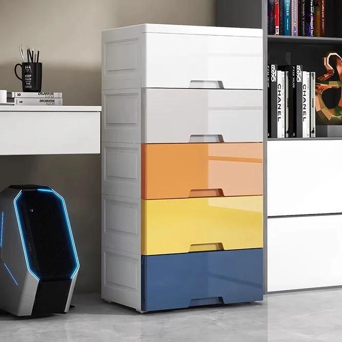 03 Chest of Drawers
