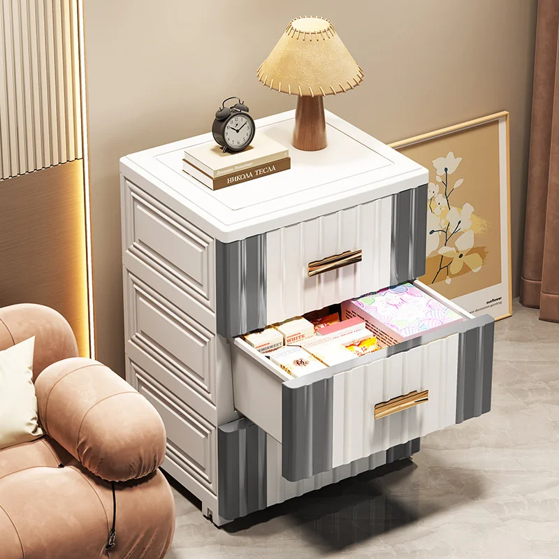 04 Chest of Drawers